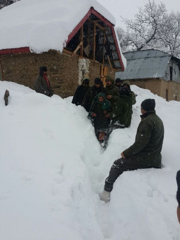 कश्मीर में हिमस्खलन, 10 भारतीय सैनिकों की मौत