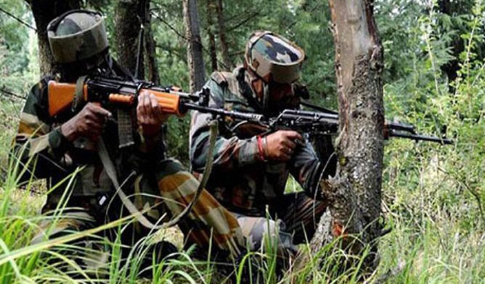 कश्मीर में सुरक्षाबलों और आतंकवादियों के बीच मुठभेड़ एक आतंकवादी ढेर