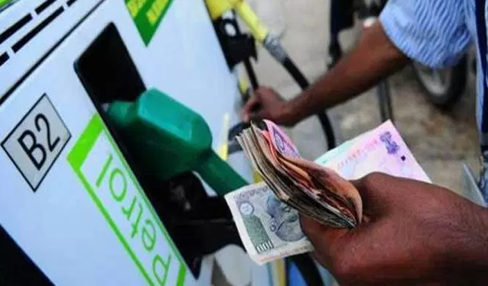 मायानगरी में पेट्रोल हुआ 103 रुपये के पार