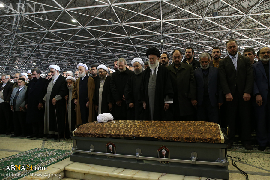 رہبر انقلاب اسلامی کی امامت میں آیت اللہ ہاشمی رفسنجانی کی نماز جنازہ ادا
