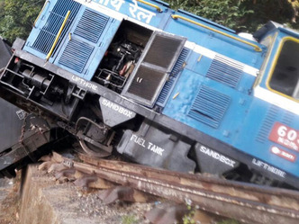 दार्जिलिंग के समीप टॉय ट्रेन पटरी से उतरी, 10 लोग घायल