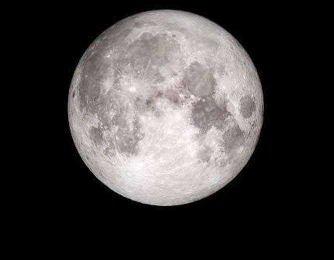 नासा ने गुरुपूर्णिमा पर पहली बार जारी की चांद की तस्वीर