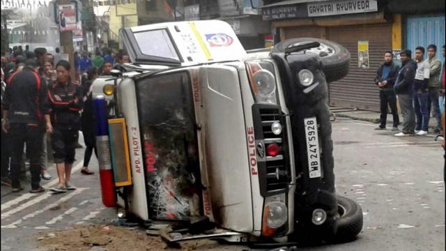 पश्चिम बंगाल हिंसा: दार्जिलिंग में 3 लोगों की मौत,सड़कों पर सेना तैनात