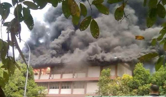 मलेशियाः स्कूल में आग लगने से 25 लोगों की मौत