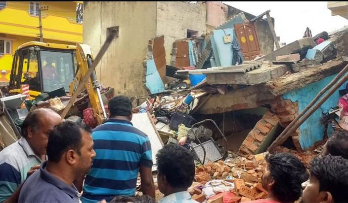 बेंगलूरू में सिलेंडर में विस्फोट से इमारत ढही, 6 लोगों की मौत