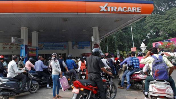 गुजरात के बाद महाराष्ट्र में भी पेट्रोल 2, डीजल 1 रुपये प्रति लीटर सस्ता