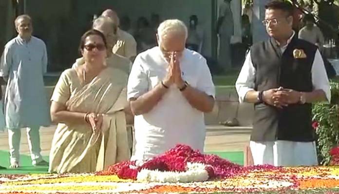 महात्मा गांधी और लाल बहादुर शास्त्री की जयंती पर PM मोदी ने दी श्रद्धांजलि