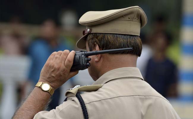 जौनपुर में दो पुलिसकर्मी निलंबित,लापरवाही बरतने के आरोप