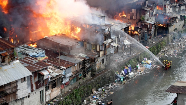 फिलीपीन मॉल में आग से 37 लोगों के मरने की आशंका