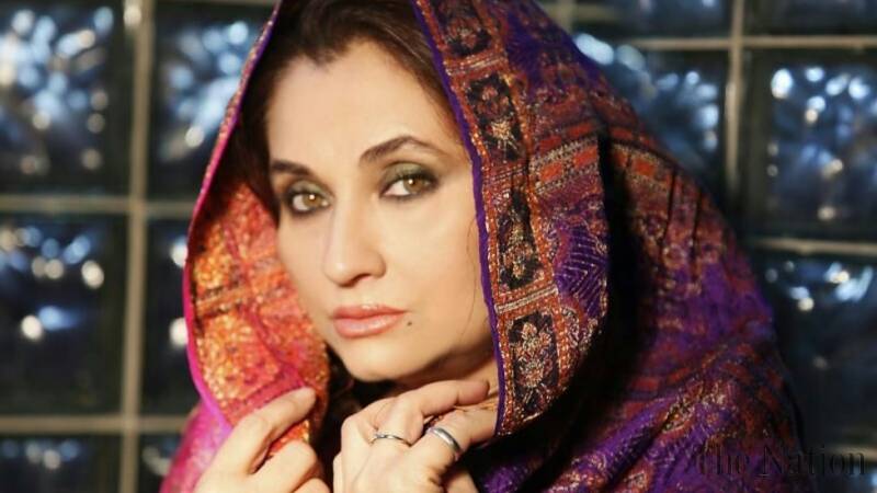 पाकिस्तान की मशहूर अभिनेत्री सलमा आगा आत्मकथा लिखने में व्यस्त है