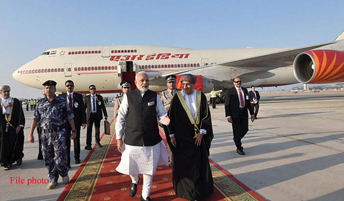 भारत ओमान के बीच आठ समझौतों पर हस्ताक्षर