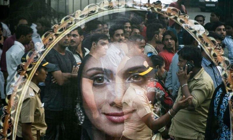 سری دیوی کی لاش بمبئی میں آخری رسومات شام کو