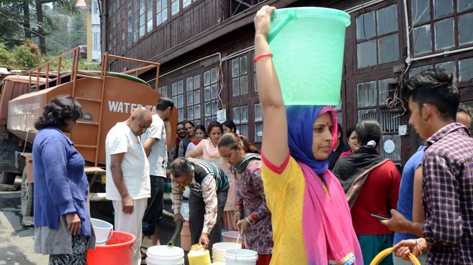 जल संकट से जूझती महिला की हिम्मत को सलाम- पंजाब की महिला टैंकर चालक जसबीर बुझा रही शिमला की प्यास