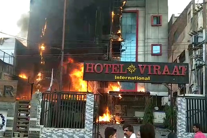 यूपी : लखनऊ के दो होटलों में लगी भीषण आग में 5 की मौत