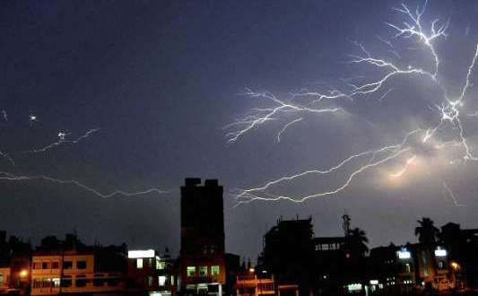 यूपी-बिहार-झारखंड में आज तूफान की आशंका, मौसम विभाग ने जारी किया अलर्ट