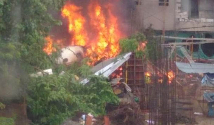 मुंबई: घाटकोपार में चार्टर्ड विमान दुर्घटनाग्रस्त, 5 लोगों की मौत