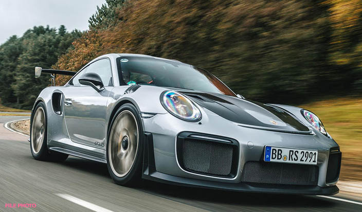 Porsche ने भारत में लॉन्च की 3.88 करोड़ रुपए की स्पोर्ट्स कार
