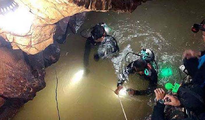 गुफा से बच्चों को निकालने वाले गोताखोरों को मिली थी राजनयिक छूट : रिपोर्ट