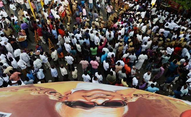 करुणानिधि के निधन पर तमिलनाडु में सात दिन का शोक घोषित