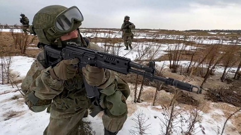 रूस ने यूक्रेन के खिलाफ छेड़ा युद्ध, पुतिन के मिलिट्री ऑपरेशन का ऐलान