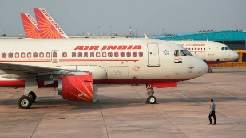एयर एशिया की पूरी हिस्सेदारी खरीदन चाहती है एयर इंडिया
