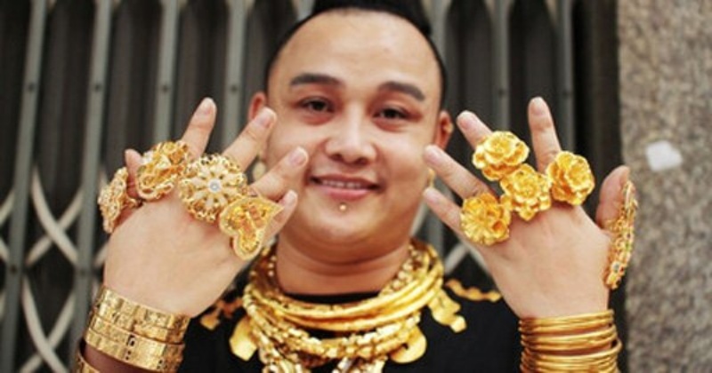 वियतनाम के थुआन रोजाना पांच किलो सोना पहनते हैं