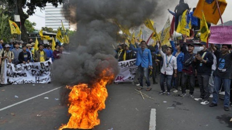 पेट्रोल की कीमतों में वृद्धि पर इंडोनेशिया में दंगे भड़क उठे