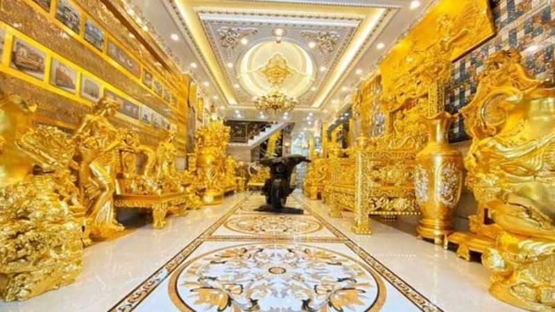 पर्यटकों के आकर्षण का केंद्र बना है इस वियतनामी व्यवसायी का सोने की थीम वाला घर