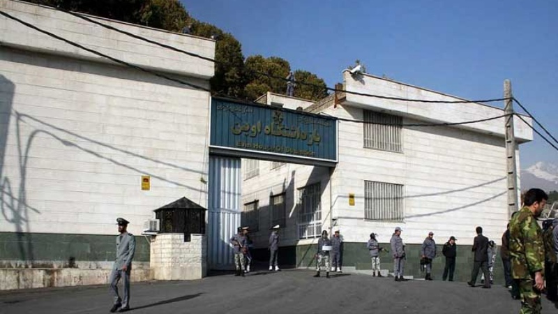 फ़ुटबॉल मैच में जीत के बाद ईरानी सरकार ने 700 से ज़्यादा कैदियों को रिहा कर दिया