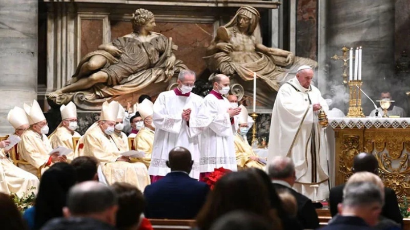 क्रिसमस पर पोप फ्रांसिस ने दुनिया को शांति और सुलह का संदेश दिया