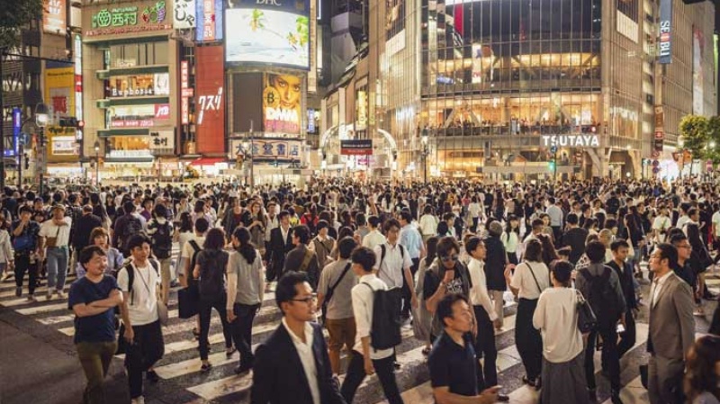 टोक्यो छोड़कर दूसरे शहरों में बसने वालों को प्रति बच्चा 10 मिलियन येन की पेशकश