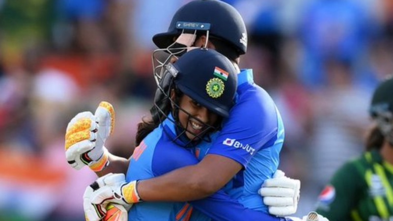 टी 20 के रोमांचक मुक़ाबले में भारत ने पाकिस्तान को सात विकेट से हराया