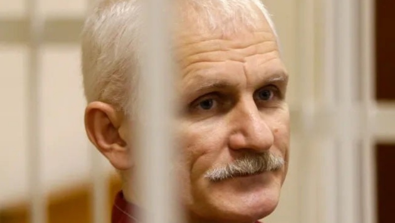 बेलारूस: नोबेल पुरस्कार विजेता मानवाधिकार कार्यकर्ता को 10 साल की जेल