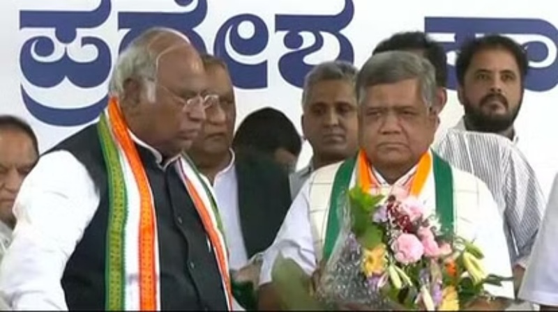 कर्नाटक चुनाव से पहले भाजपा के पूर्व सीएम शेट्टार ने थामा कांग्रेस का हाथ