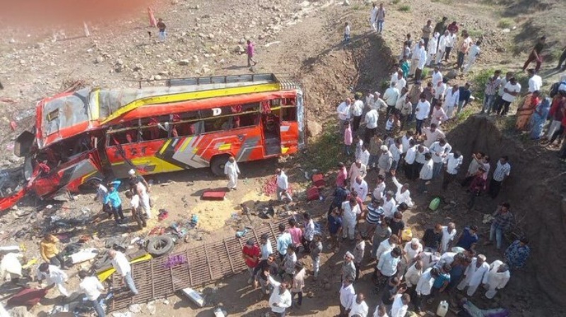 खरगोन में बस पुल से गिरने पर 15 यात्रियों की मौत और 20 से ज़्यादा घायल