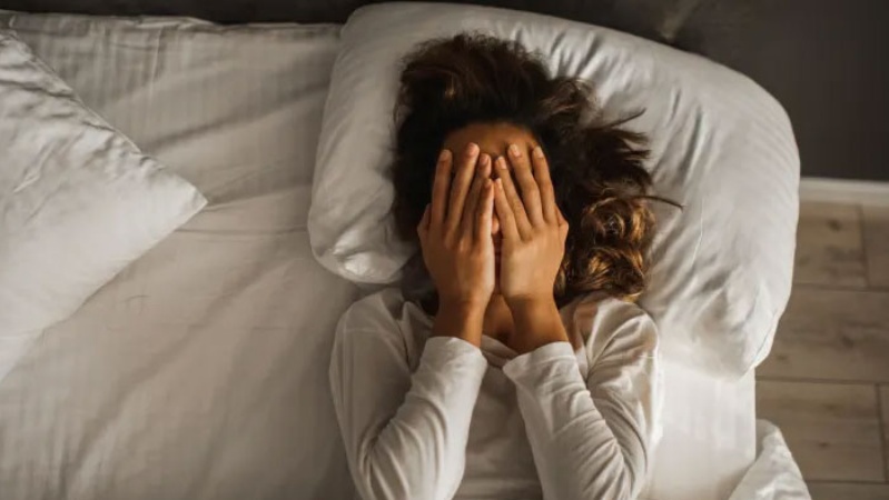 नींद ना आने से सेहत को क्या जोखिम उठाने पड़ सकते हैं