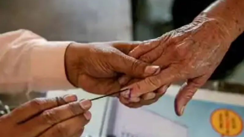 पश्चिम बंगाल में भारी सुरक्षा व्यवस्था के बीच पंचायत चुनाव के लिए मतदान जारी