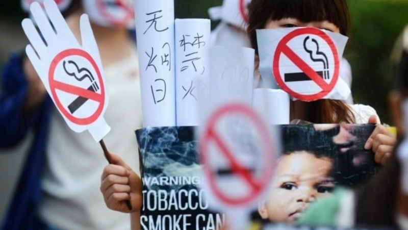 हांगकांग में नागरिकों से सिगरेट पीने वालों को नफरत से देखने की अपील