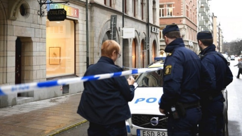 स्वीडन में डकैती राज के चलते नागरिकों से ख़राब कपड़े पहनने का आग्रह किया जा रहा है