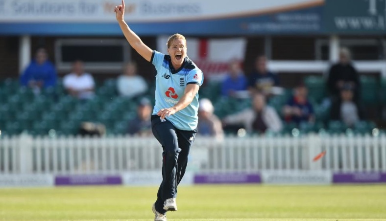 इंग्लैंड क्रिकेट बोर्ड ने महिला खिलाड़ियों की मैच फीस पुरुषों के बराबर कर दी