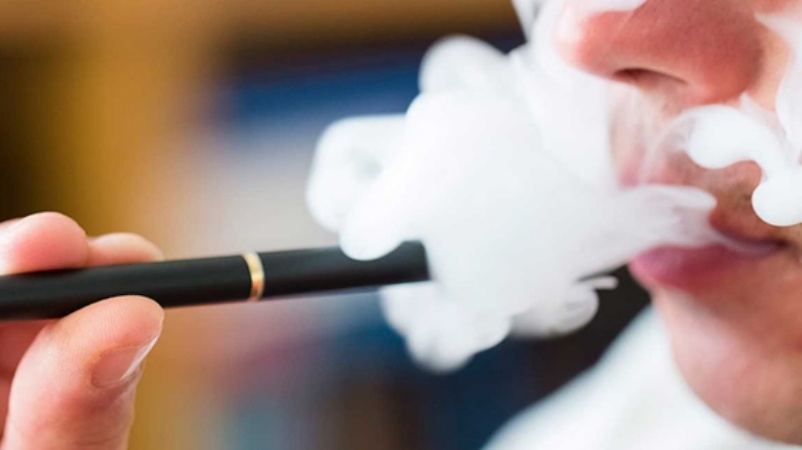 ई-सिगरेट किशोरों में अस्थमा का खतरा दोगुना कर देती है