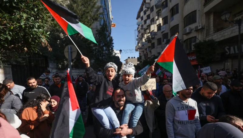गाजा में इजरायली अत्याचारों के खिलाफ दुनिया भर में विरोध प्रदर्शन जारी