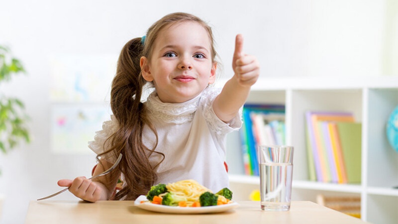 खाने के मामले में बेकाबू बच्चे बाद में कठिनाई का सामना कर सकते हैं
