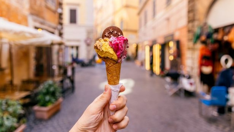 इटली में आधी रात को आइसक्रीम पर पाबन्दी लगाने वाला विधेयक पेश