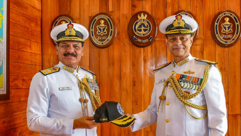वाइस एडमिरल दिनेश त्रिपाठी भारतीय नौसेना के नए चीफ का कार्यभार संभालेंगे