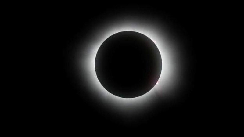 सूर्य ग्रहण के ऐतिहासिक दृश्य के गवाह बने लोग