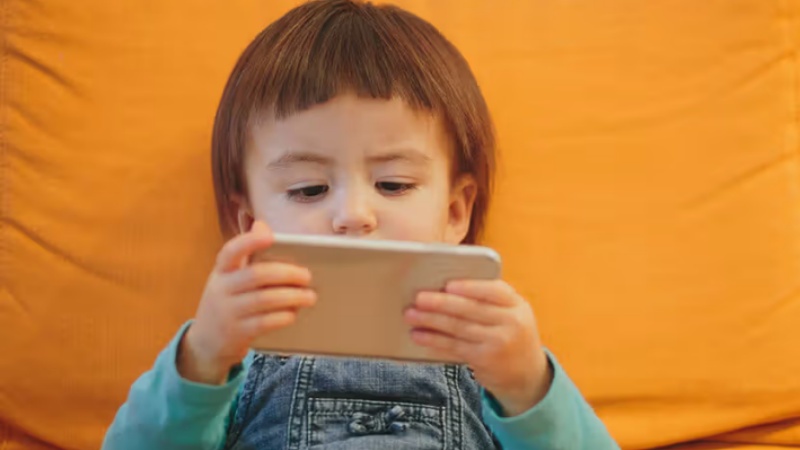 बच्चों में स्मार्टफोन की लत से सम्बंधित खौफनाक खुलासा