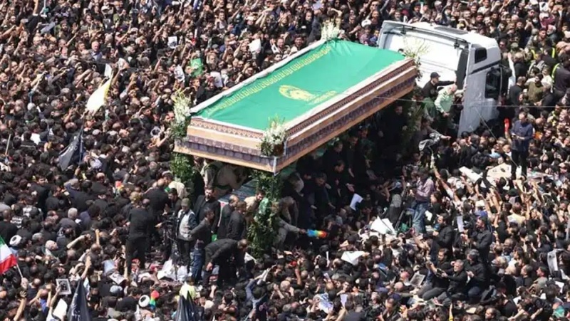 ईरानी राष्ट्रपति इब्राहिम रायसी के अंतिम संस्कार में लाखों लोग शामिल हुए