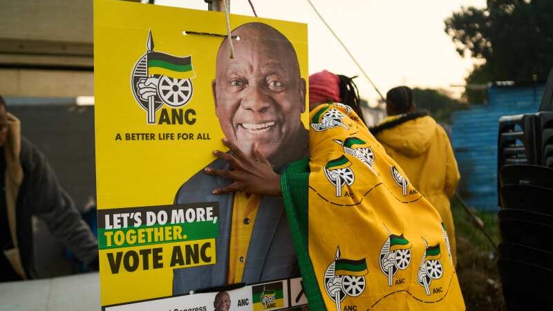 दक्षिण अफ़्रीकी चुनाव में पहली बार नेल्सन मंडेला की पार्टी बहुमत से चूकी