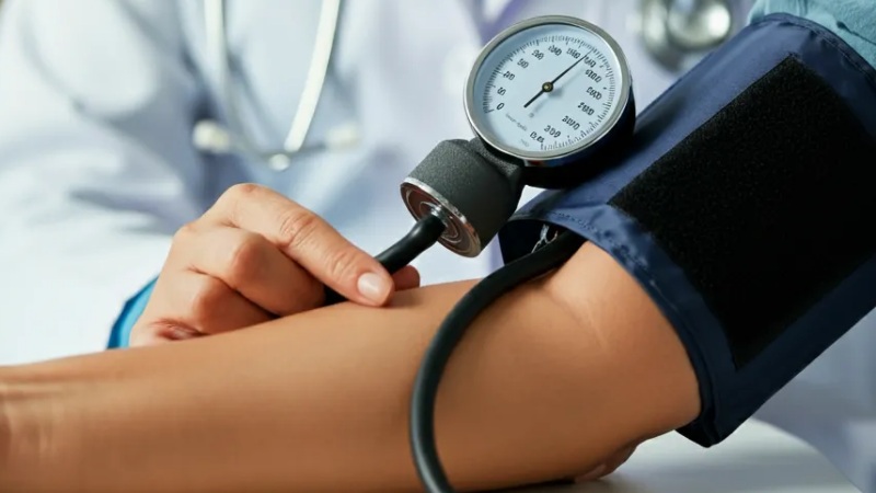 शोध से पता चलता है कि हाई ब्लड प्रेशर को कंट्रोल करने से डिमेंशिया का जोखिम कम हो सकता है
